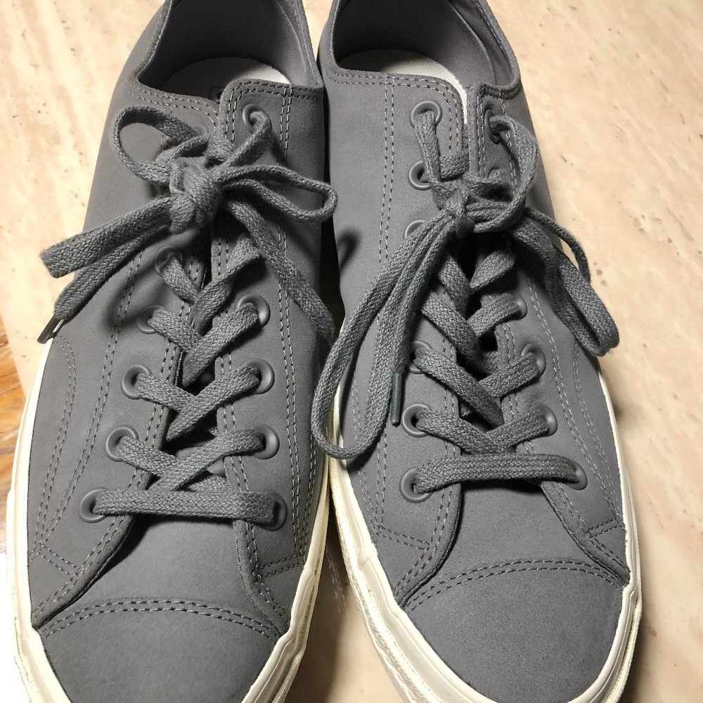 Men's Gray Chuck Taylor Converse Low-Top Lace-up Canvas Sneaker/Shoes Size 11.5